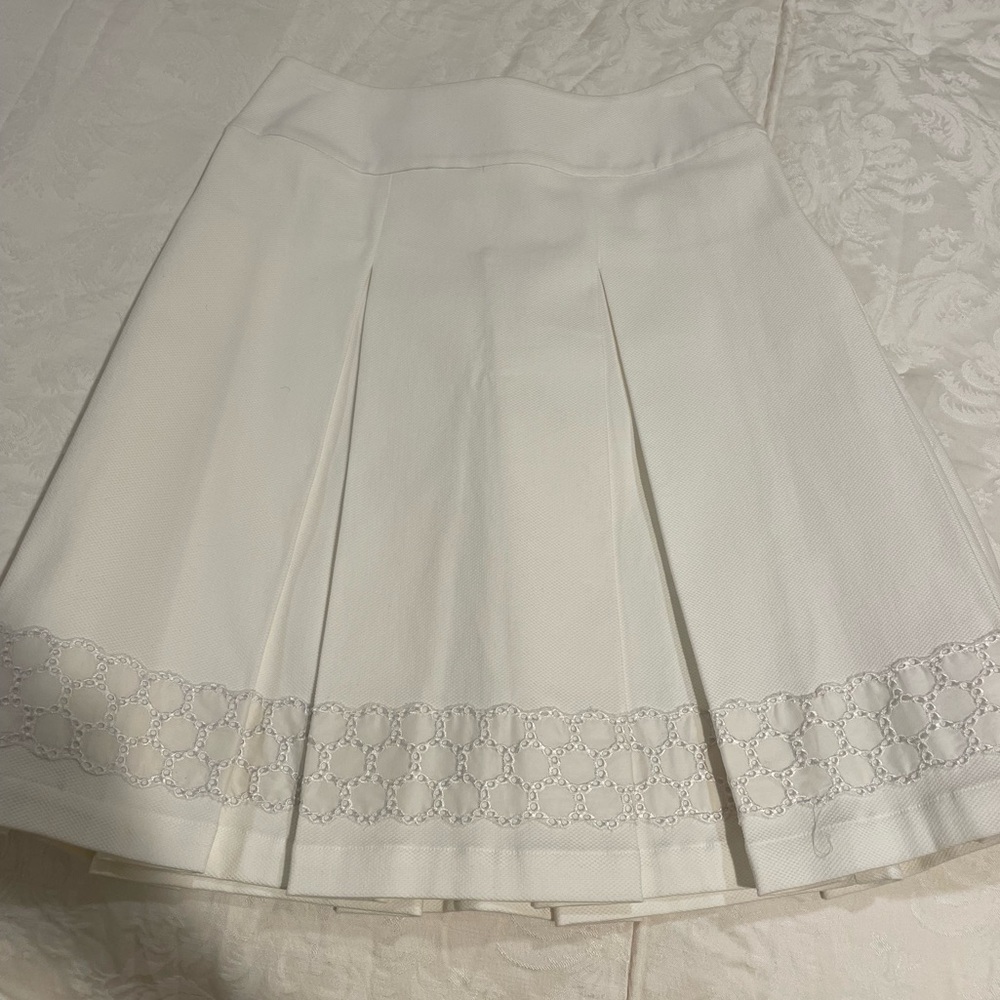 Elegant White St. John Sport Pleated Skirt